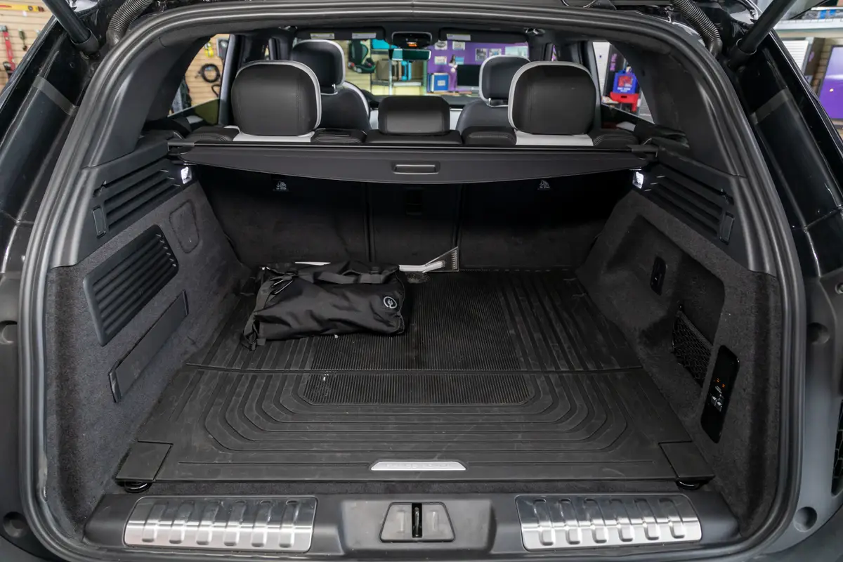 land rover range rover sport autobiography phev 2025 51 interior cargo jpg