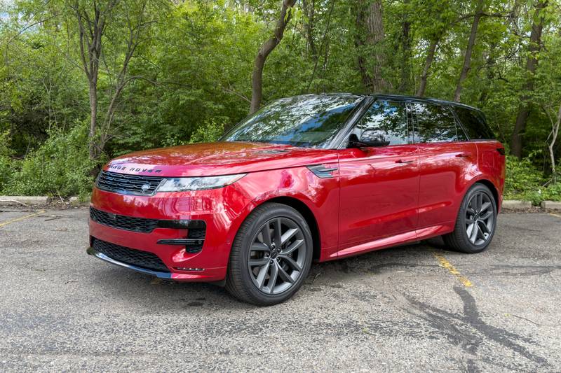 land-rover-range-rover-sport-phev-2026-04-exterior-front-angle