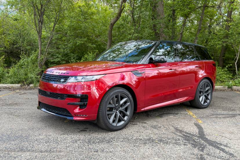 land-rover-range-rover-sport-phev-2026-04-exterior-front-angle