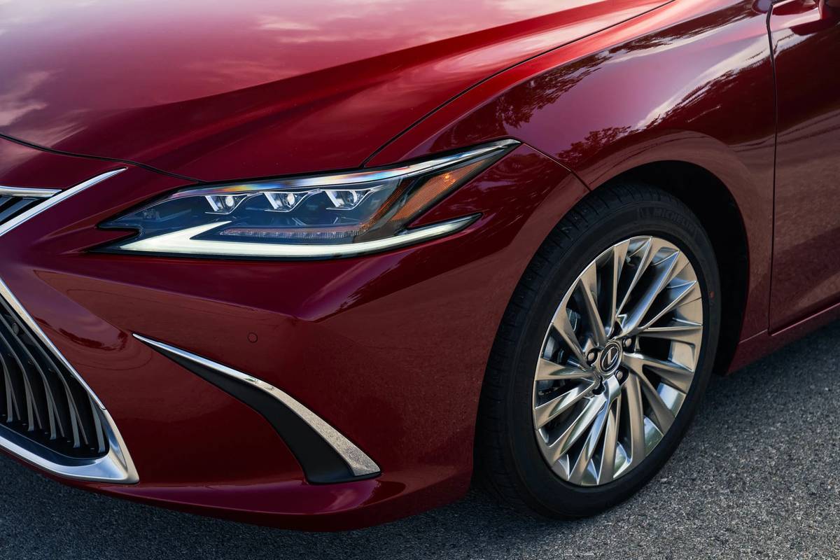 lexus es 250 2021 awd luxury oem 03 exterior  front  headlight  red  wheel jpg