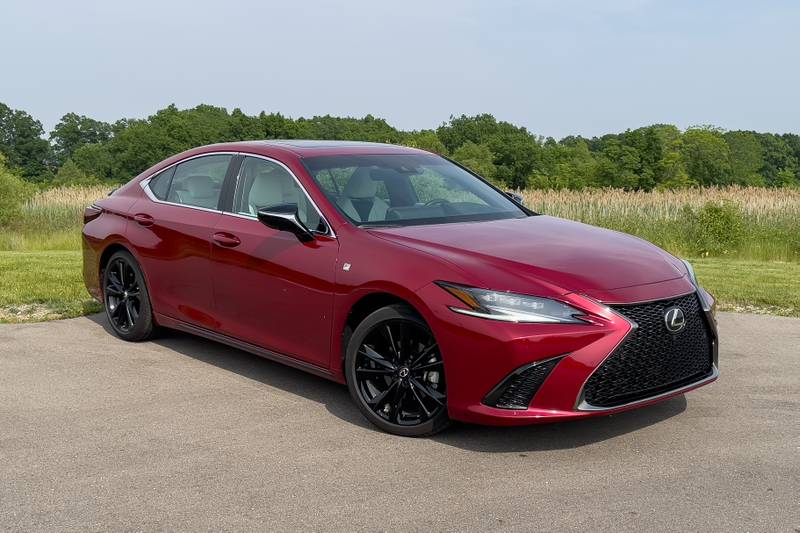 lexus-es-350-f-sport-black-2025-01-exterior-front-angle