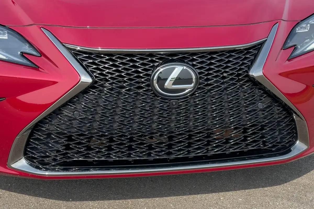 lexus es 350 f sport black 2025 03 exterior grille badge scaled jpg