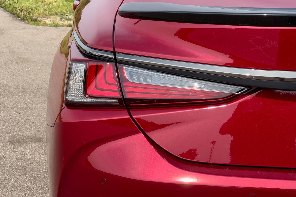 lexus es 350 f sport black 2025 12 exterior taillight scaled jpg