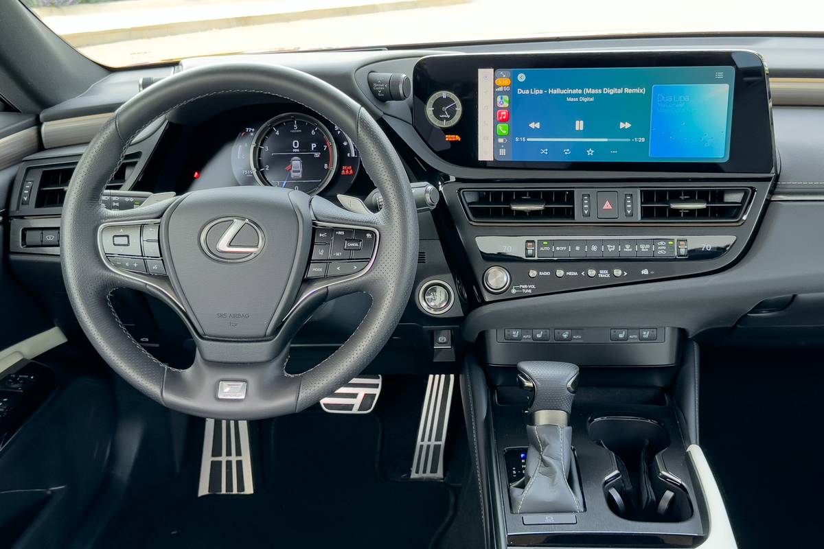 lexus es 350 f sport black 2025 17 interior steering wheel scaled jpg