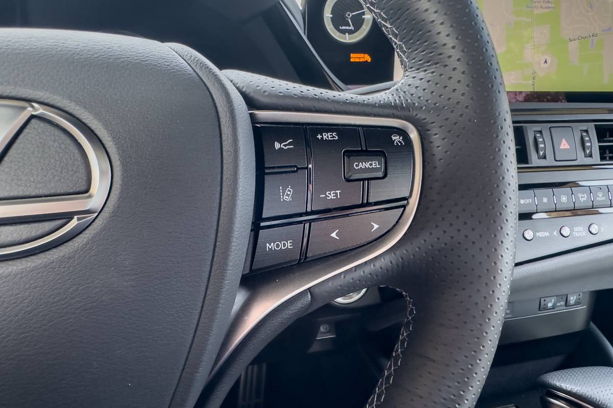 lexus es 350 f sport black 2025 20 interior steering wheel controls scaled jpg