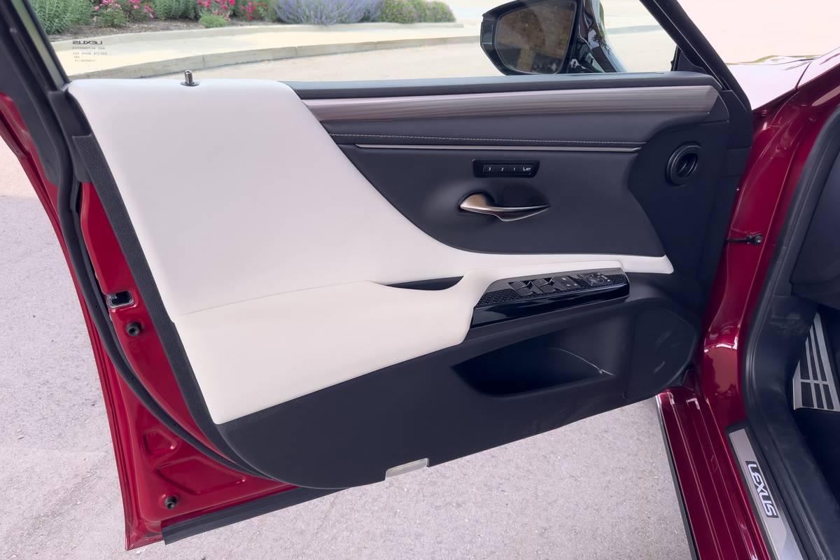 lexus es 350 f sport black 2025 33 interior door scaled jpg