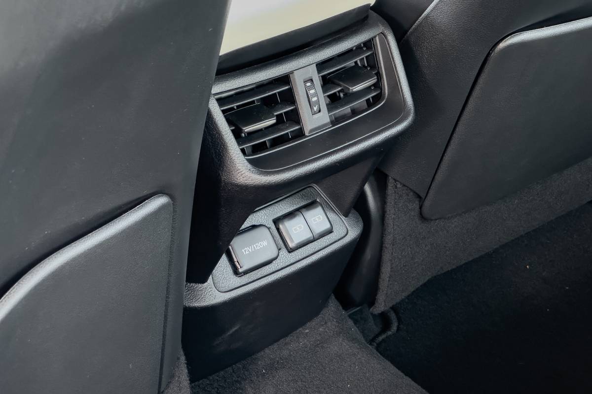 lexus es 350 f sport black 2025 35 interior backseat usb scaled jpg