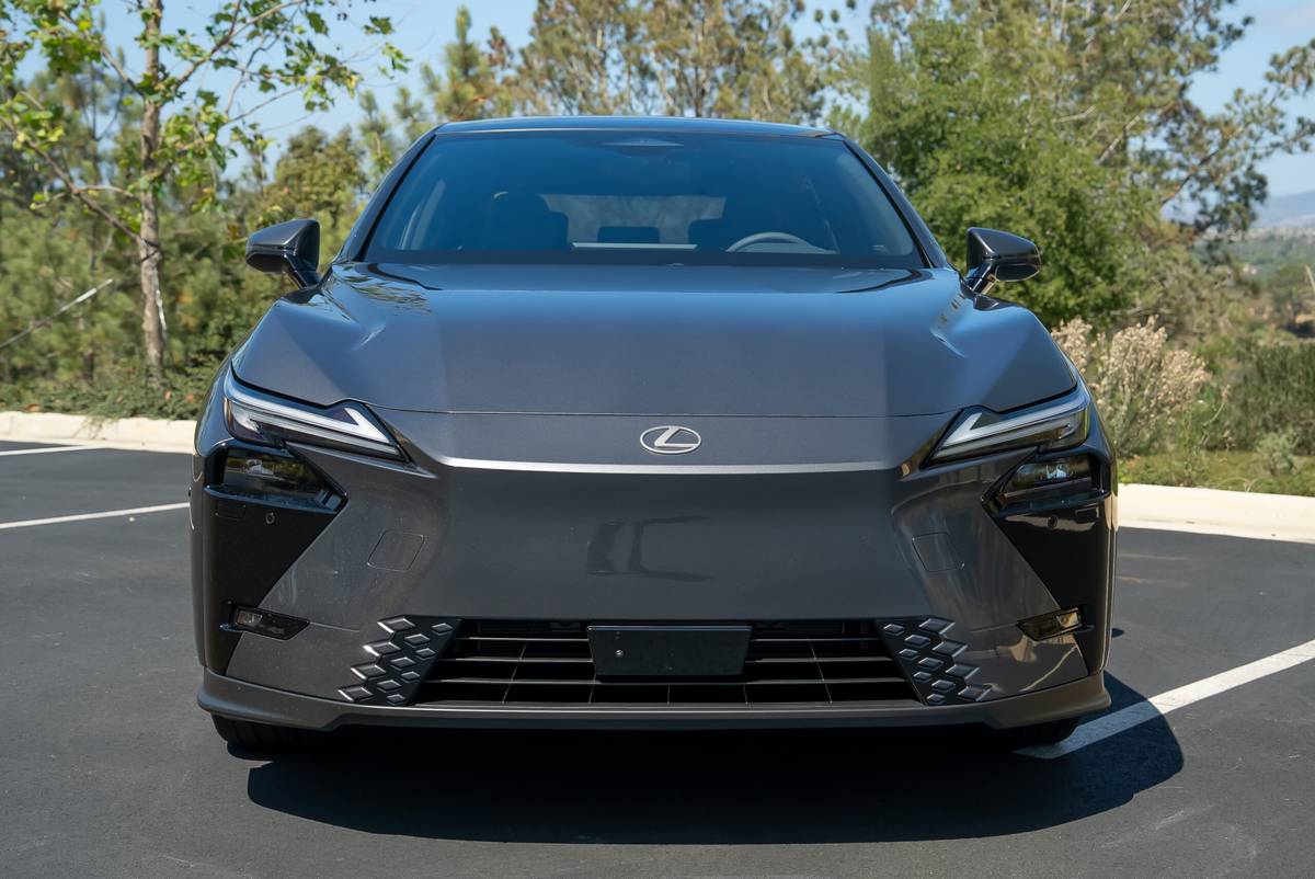 lexus es 350e 2026 02 exterior front 1 scaled jpg