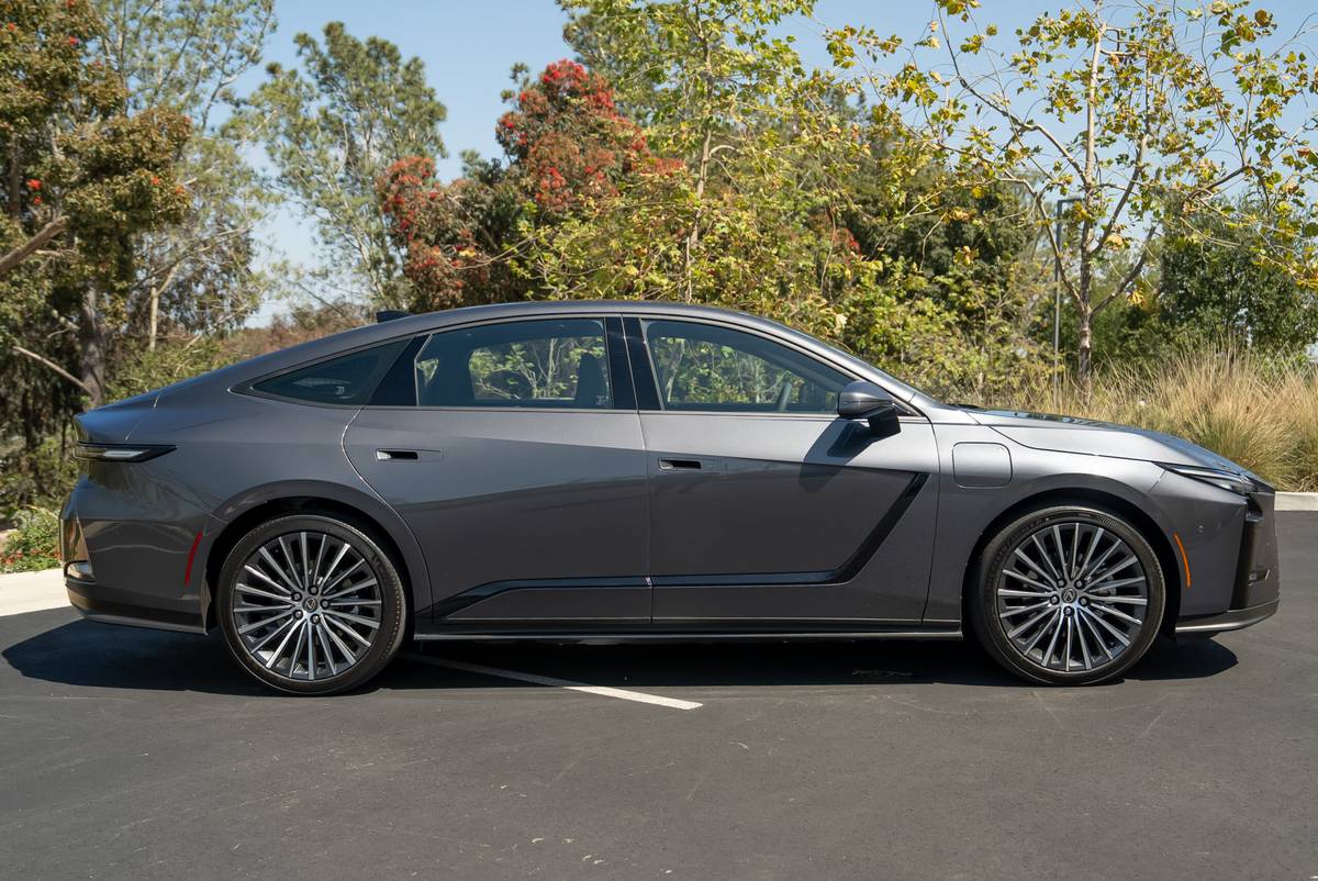 lexus es 350e 2026 05 exterior profile scaled jpg