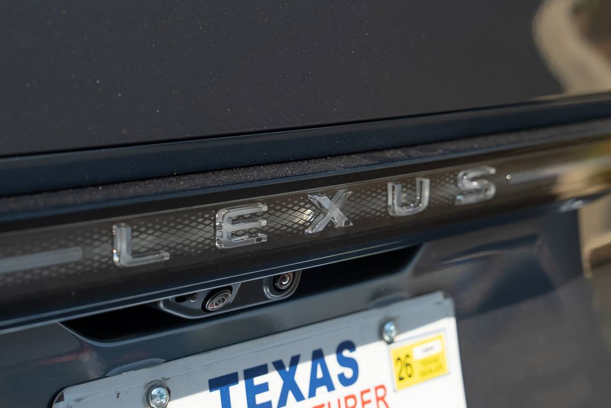 lexus es 350e 2026 13 exterior rear badge scaled jpg