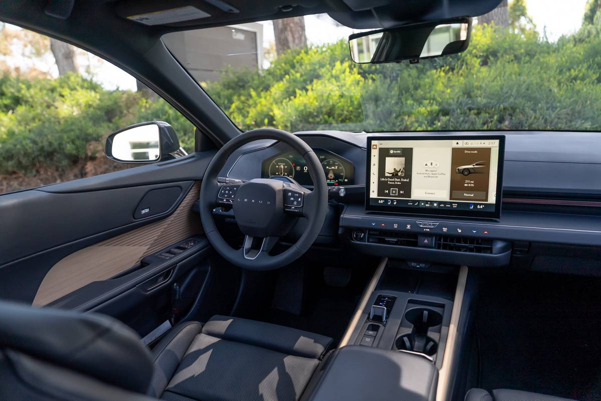 lexus es 350e 2026 18 interior front row scaled jpg