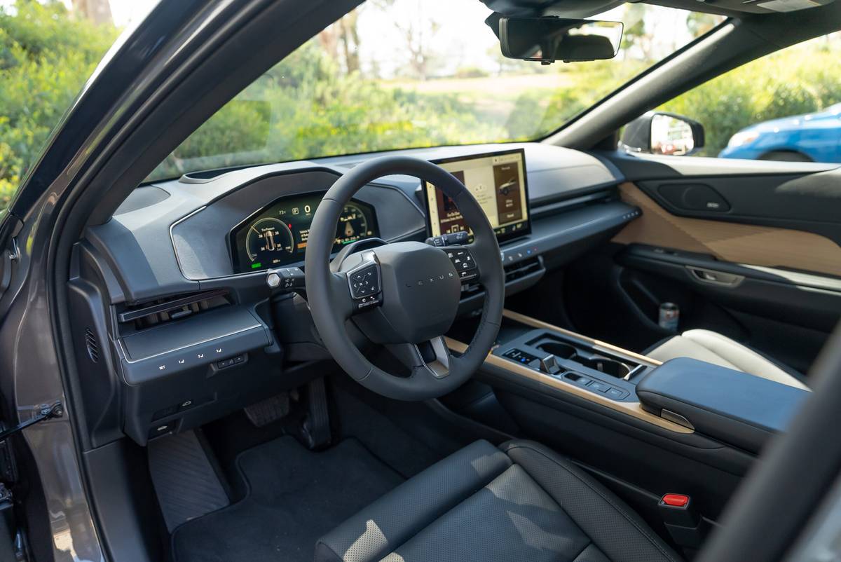 lexus es 350e 2026 19 interior front row scaled jpg