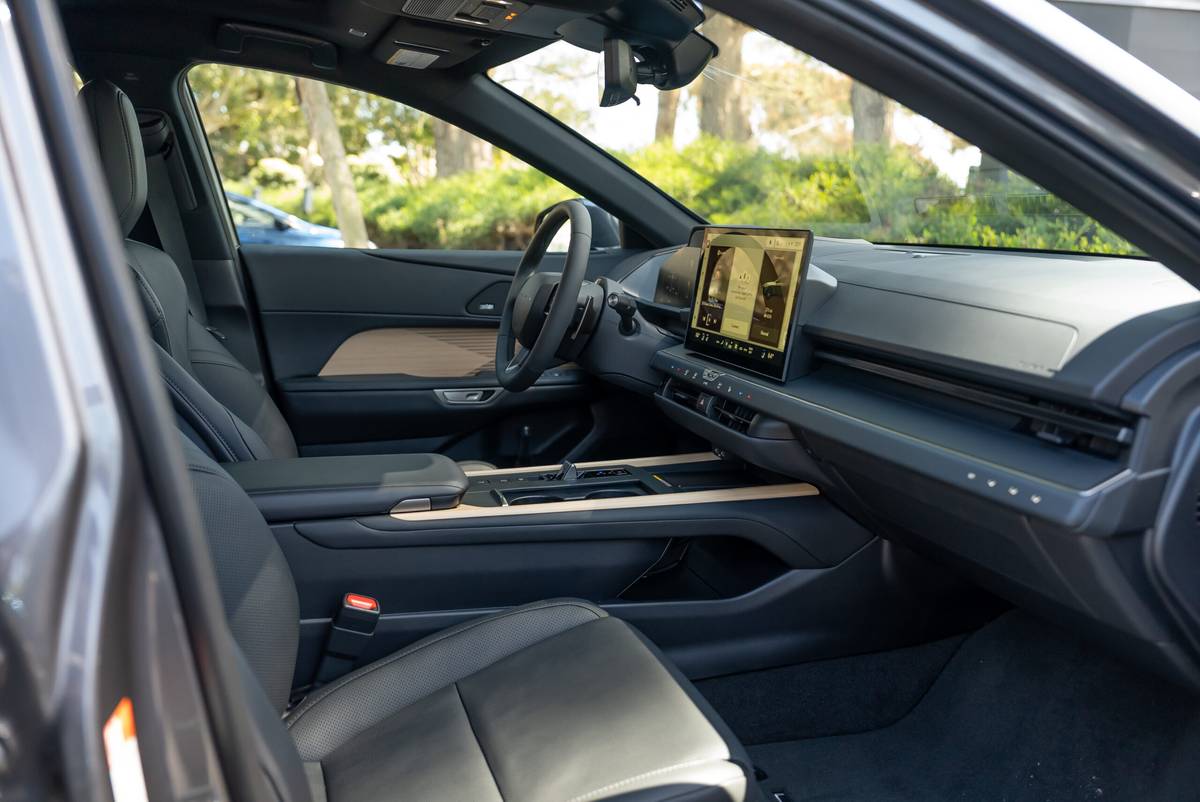 lexus es 350e 2026 20 interior front row scaled jpg