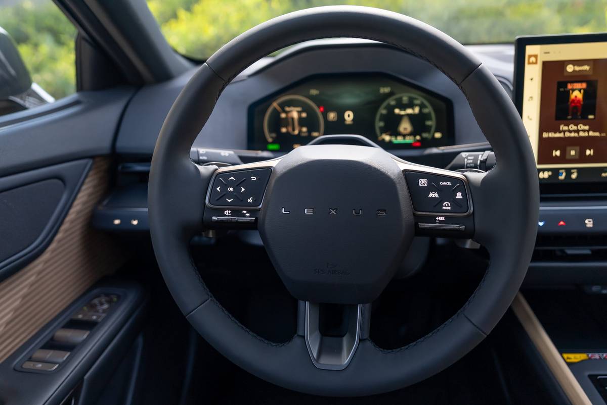 lexus es 350e 2026 24 interior steering wheel scaled jpg