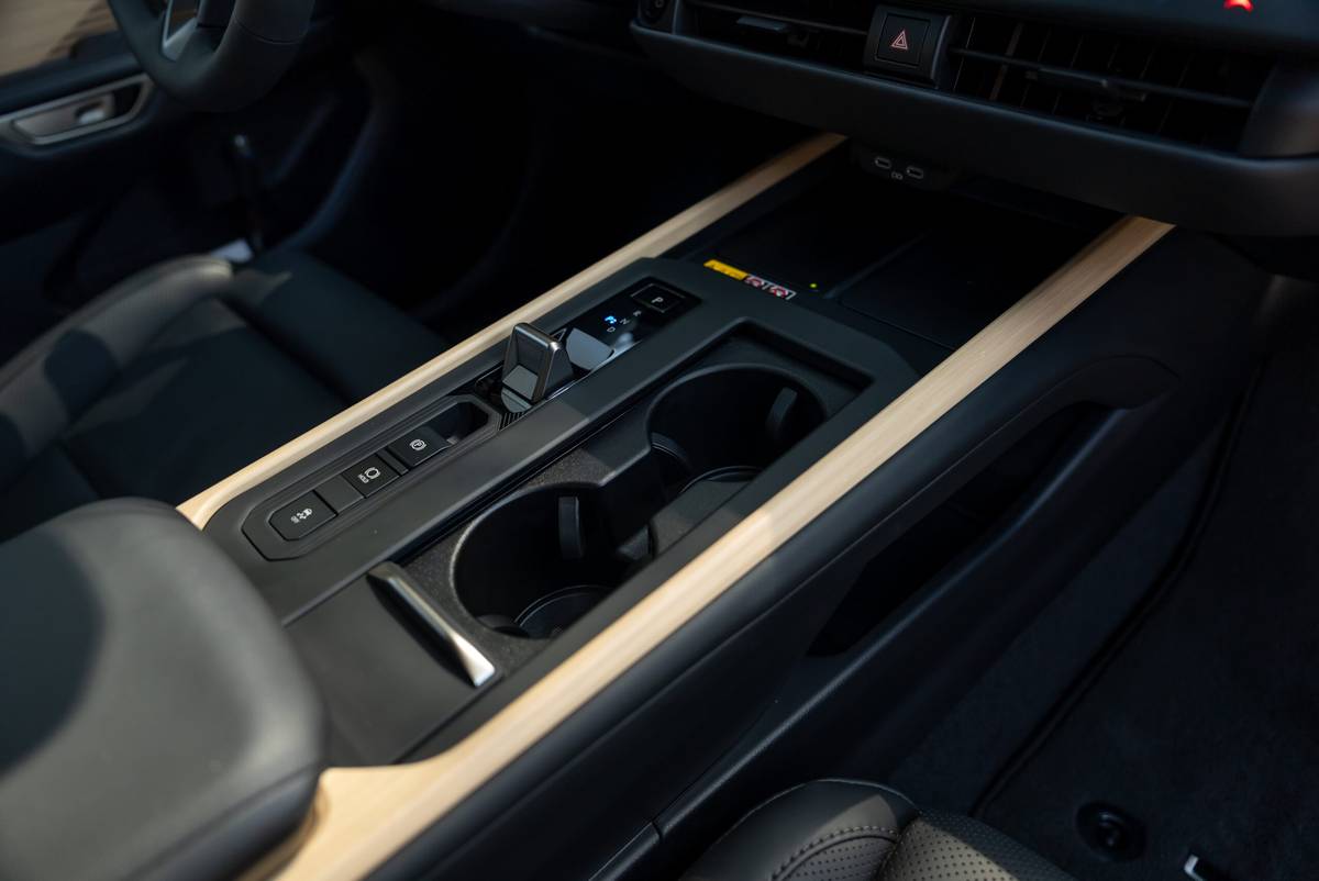 lexus es 350e 2026 30 interior gearshift scaled jpg