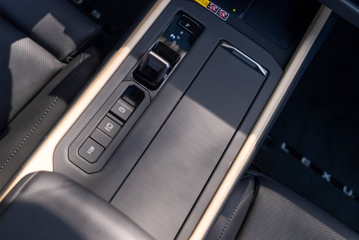 lexus es 350e 2026 32 interior gearshift scaled jpg