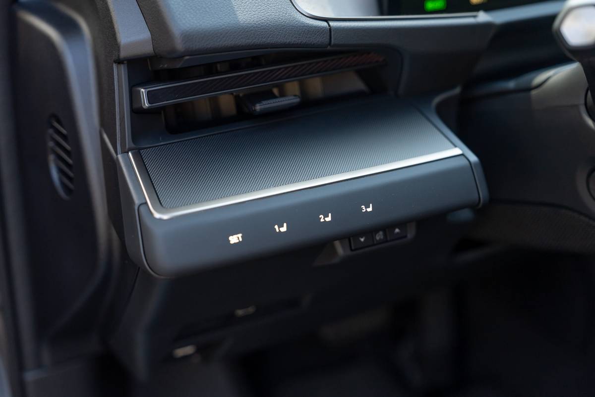 lexus es 350e 2026 36 interior dashboard controls scaled jpg