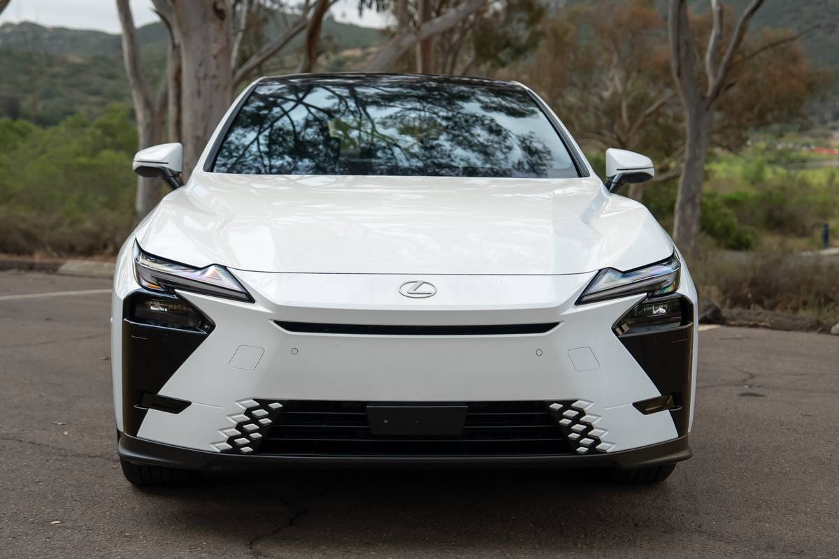 lexus es 350h 2026 02 exterior front 1 scaled jpg