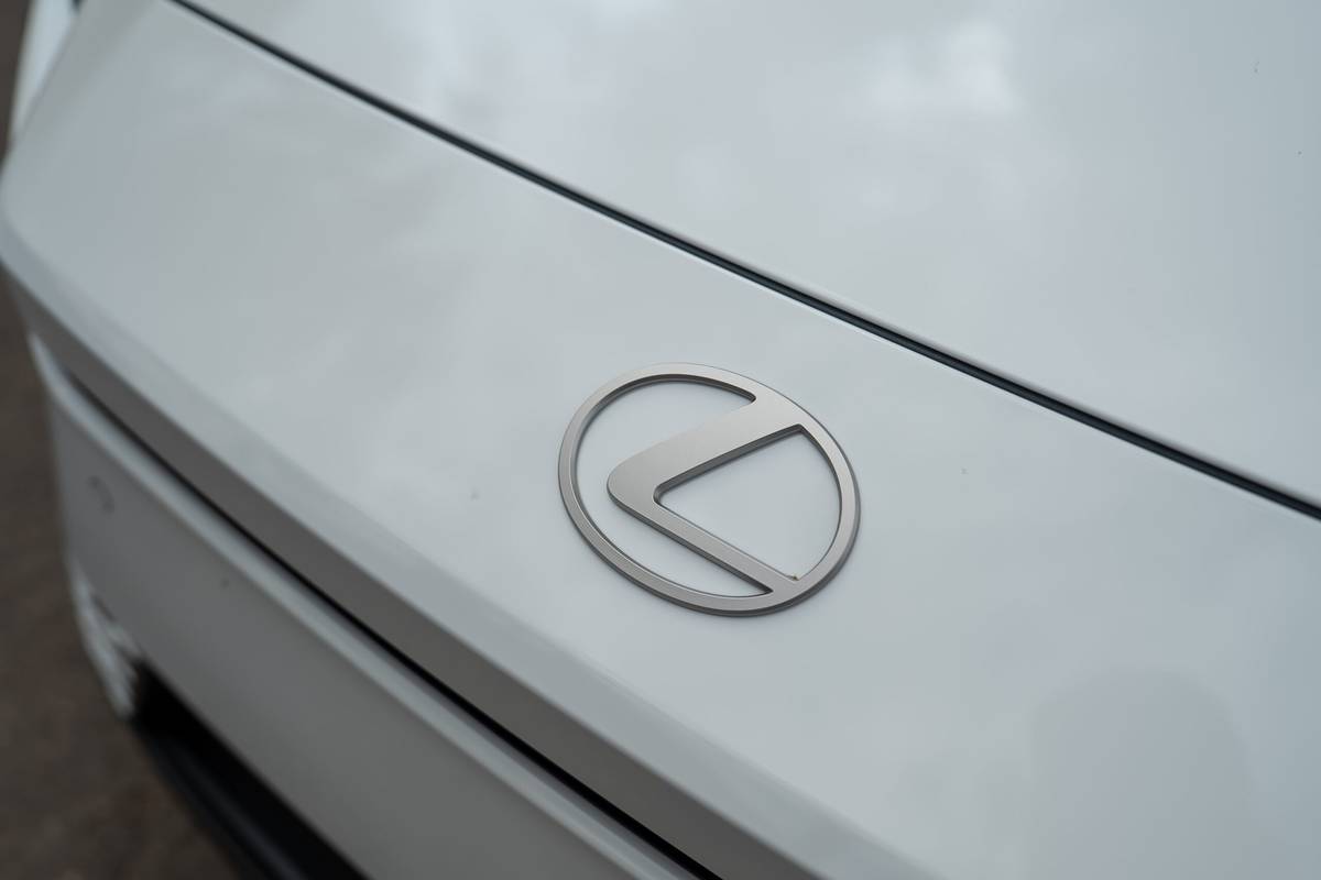 lexus es 350h 2026 03 exterior front 1 scaled jpg