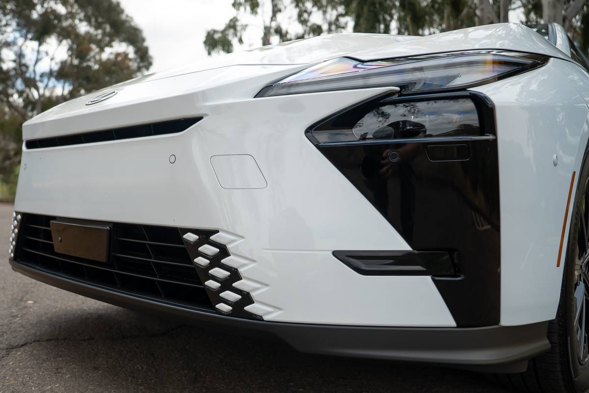 lexus es 350h 2026 04 exterior front 1 scaled jpg