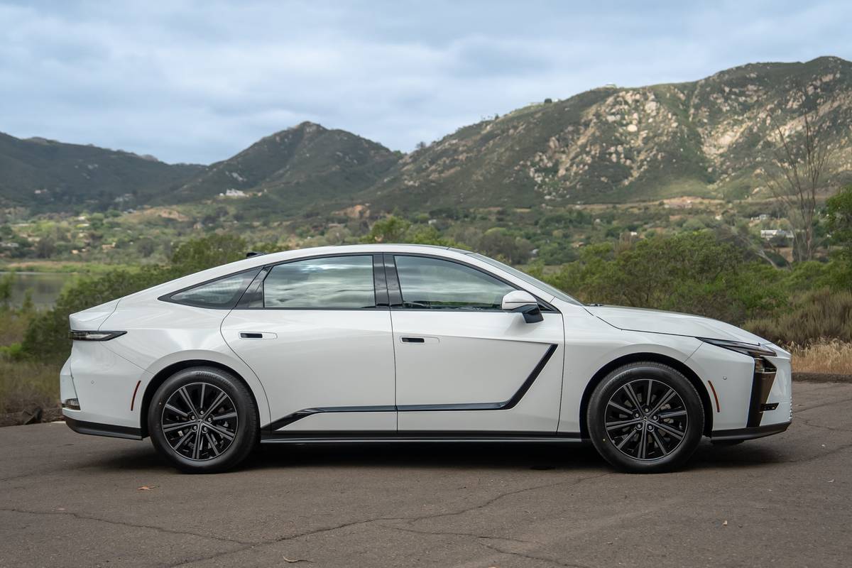 lexus es 350h 2026 06 exterior profile 1 scaled jpg