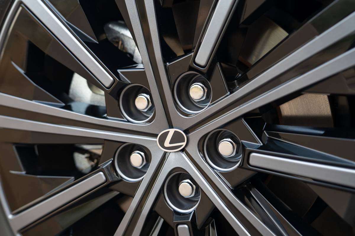 lexus es 350h 2026 10 exterior wheel scaled jpg
