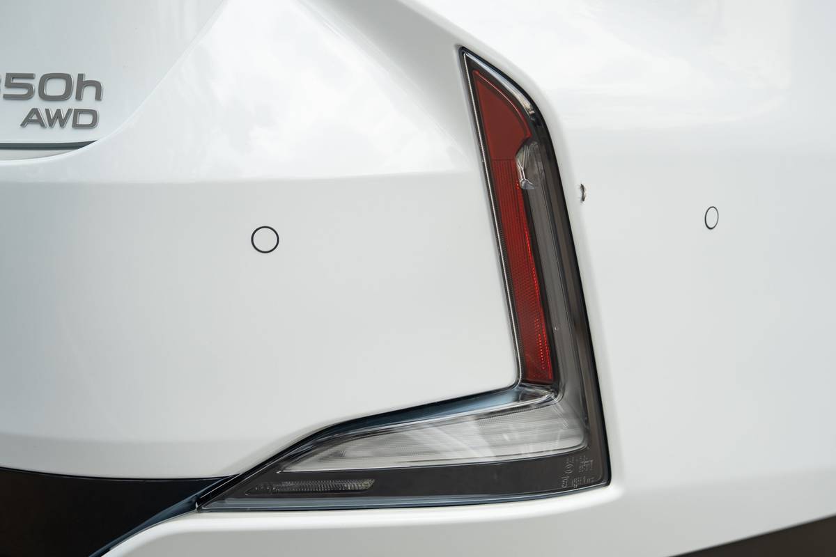 lexus es 350h 2026 15 exterior taillight 1 scaled jpg