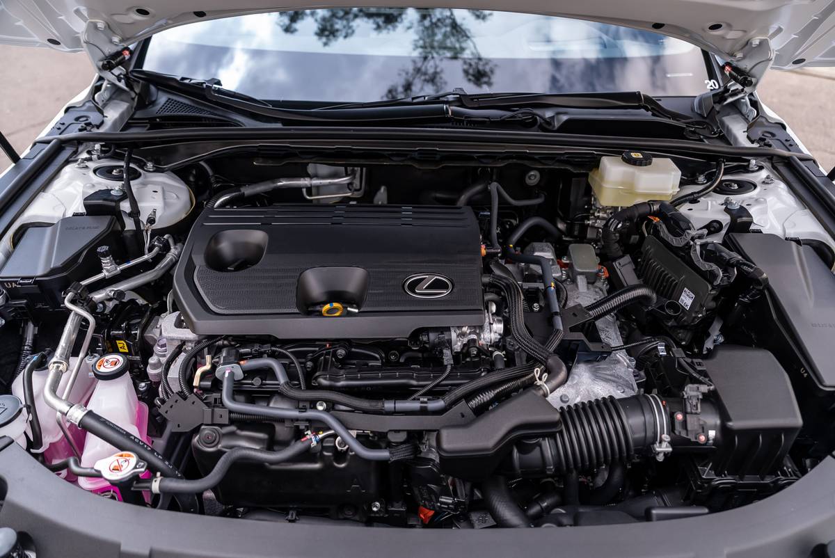 lexus es 350h 2026 16 interior engine scaled jpg