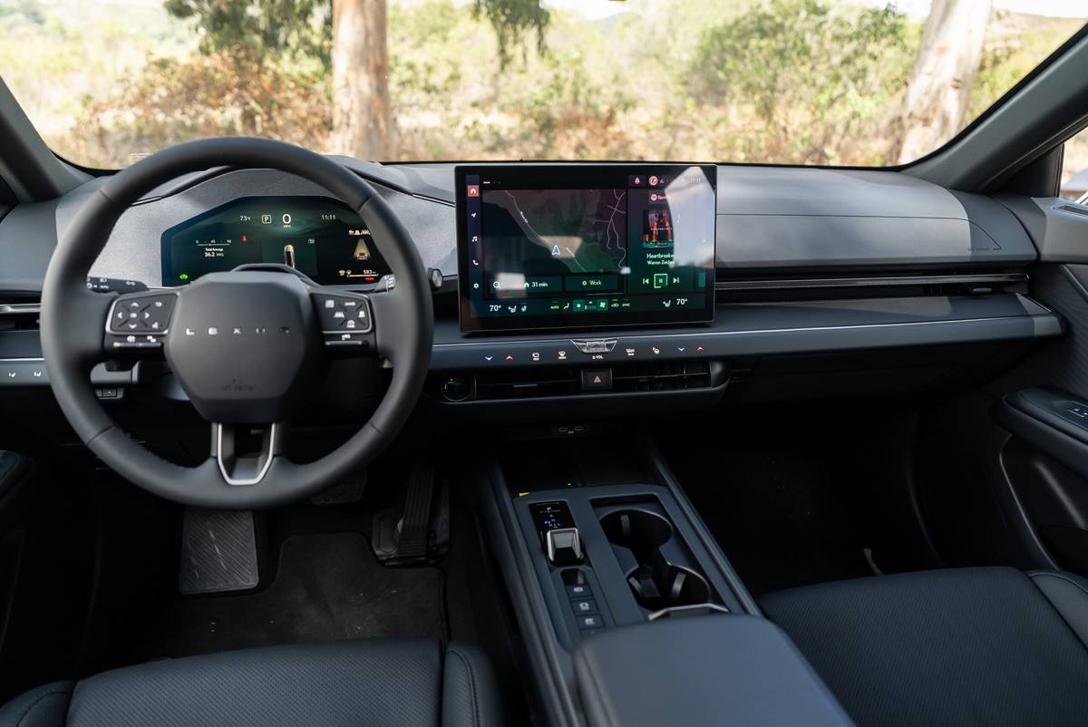 lexus es 350h 2026 18 interior front row scaled jpg