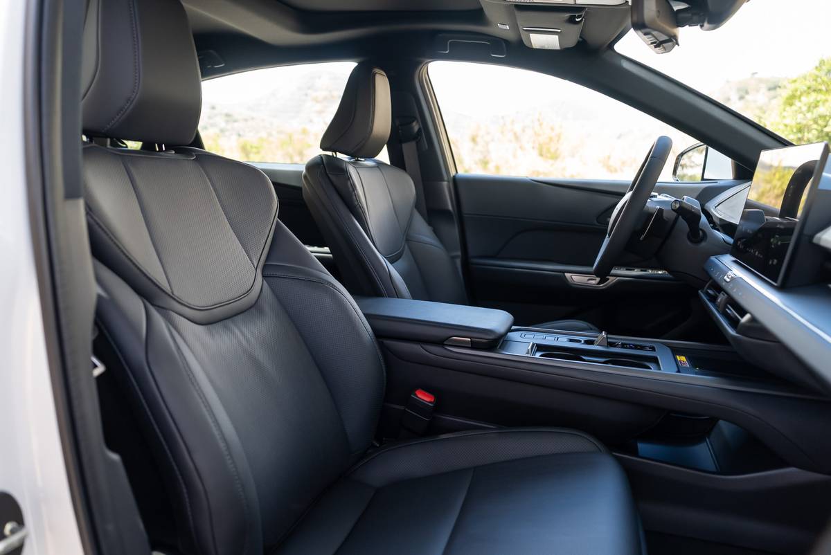 lexus es 350h 2026 19 interior front row scaled jpg