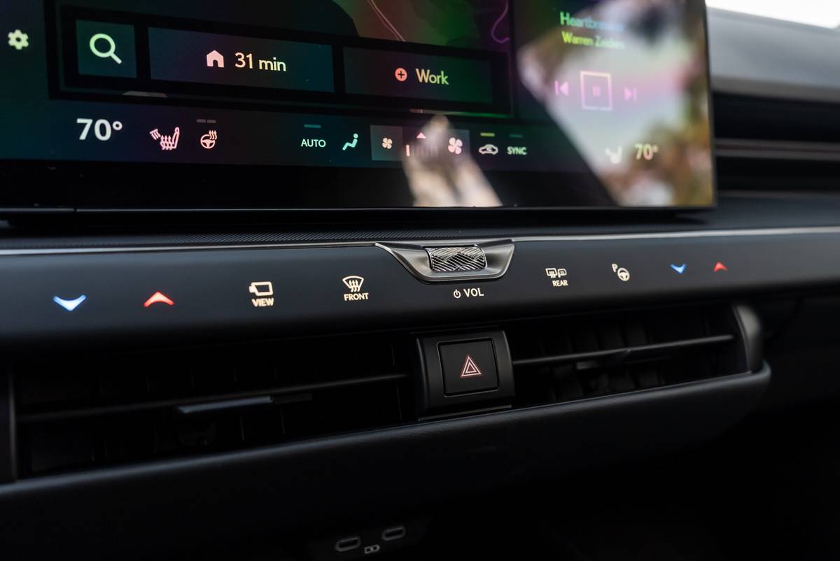 lexus es 350h 2026 32 interior dashboard controls scaled jpg