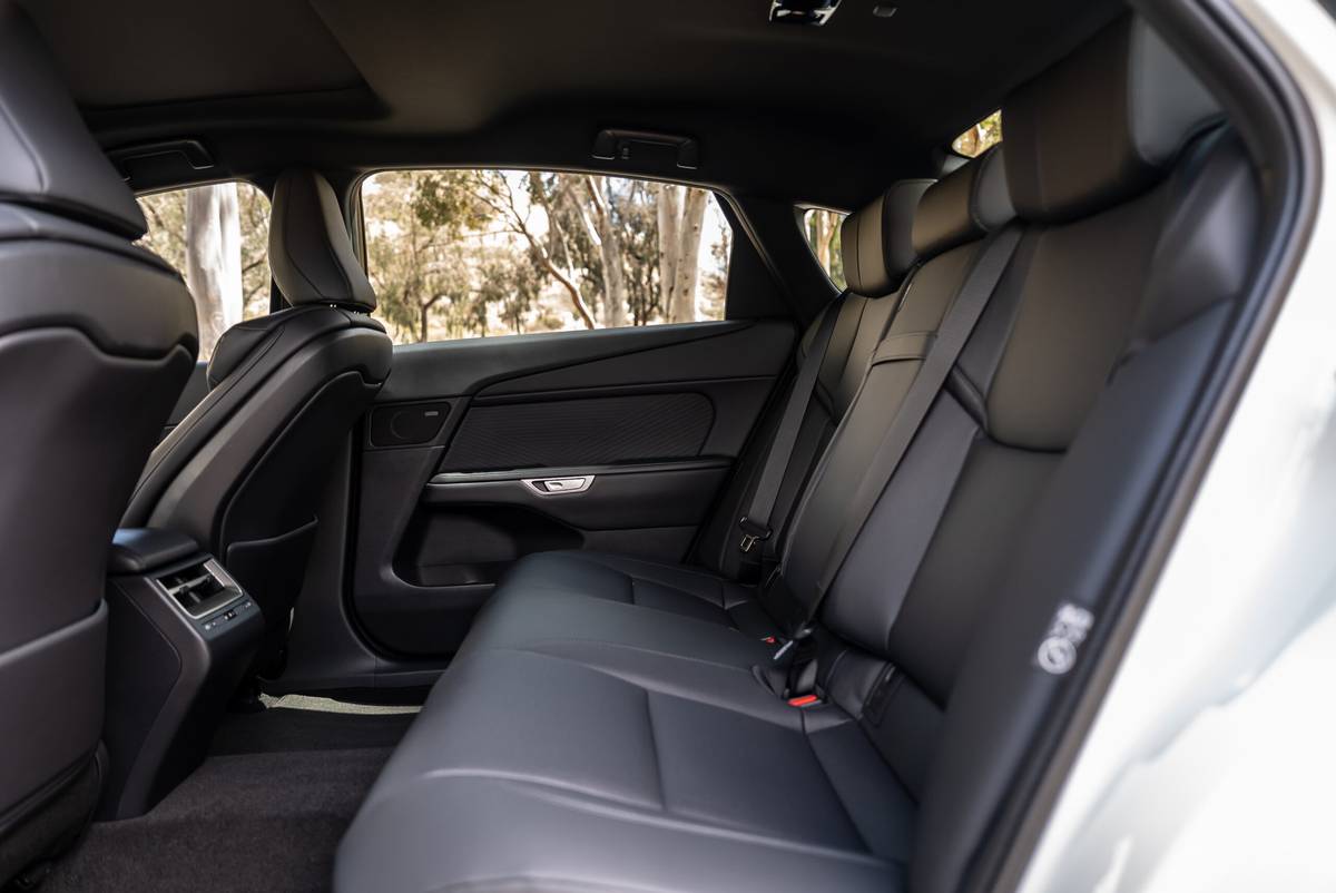 lexus es 350h 2026 41 interior backseat scaled jpg