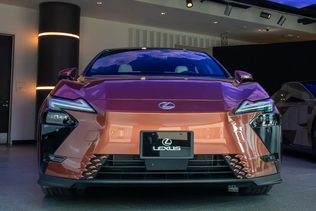 lexus es500e 2026 03 exterior front jpg