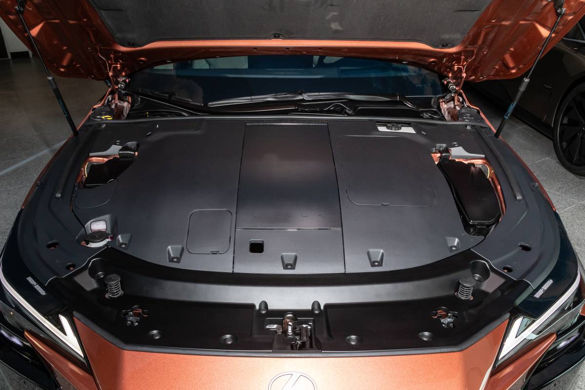 lexus es500e 2026 07 exterior frunk jpg