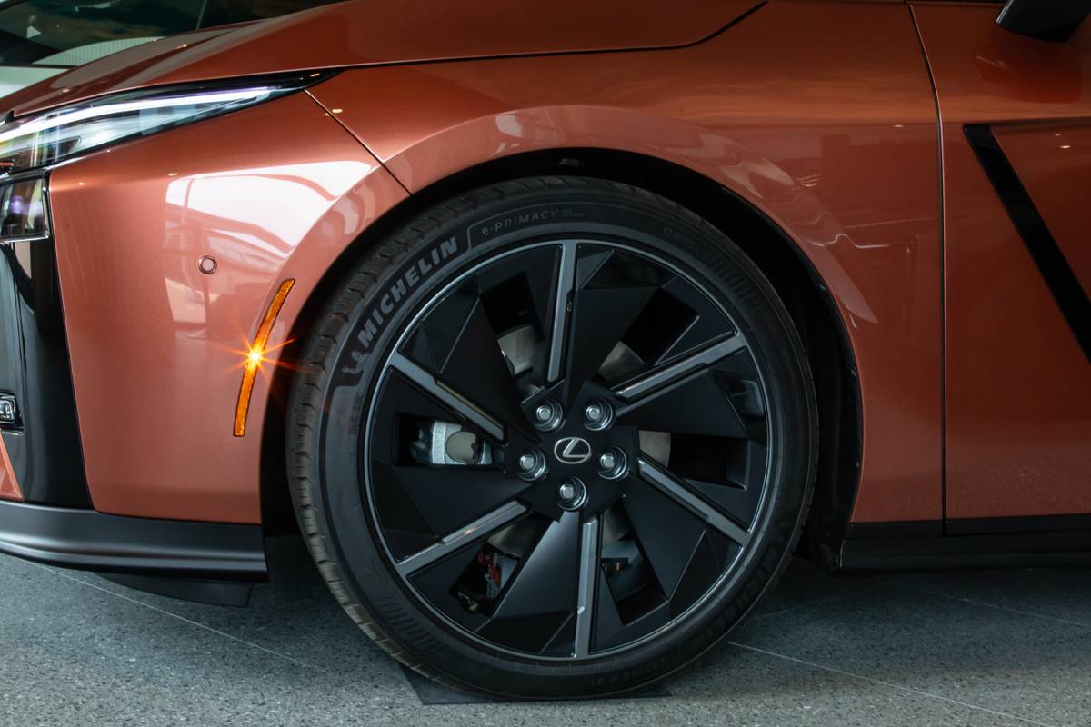 lexus es500e 2026 13 exterior wheel jpg