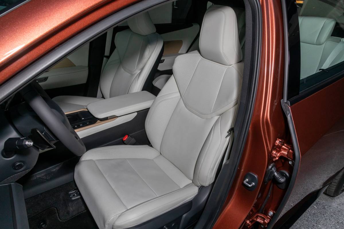 lexus es500e 2026 22 interior front row seat jpg