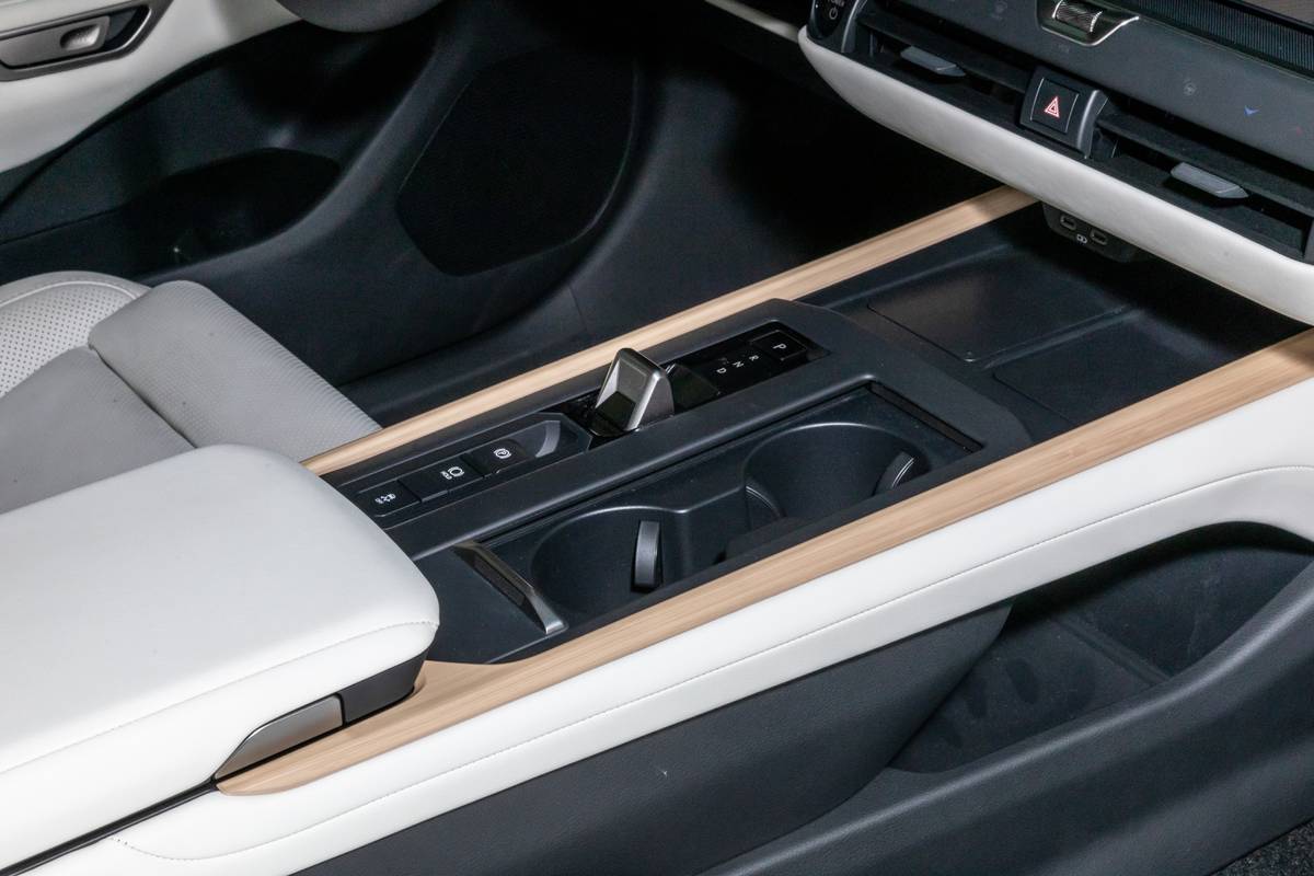 lexus es500e 2026 25 interior gearshift jpg