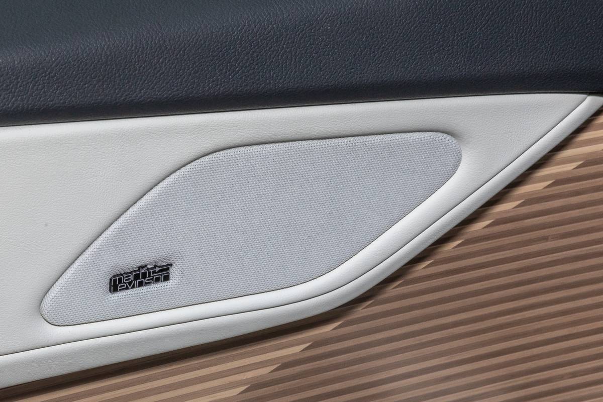 lexus es500e 2026 31 interior door audio jpg