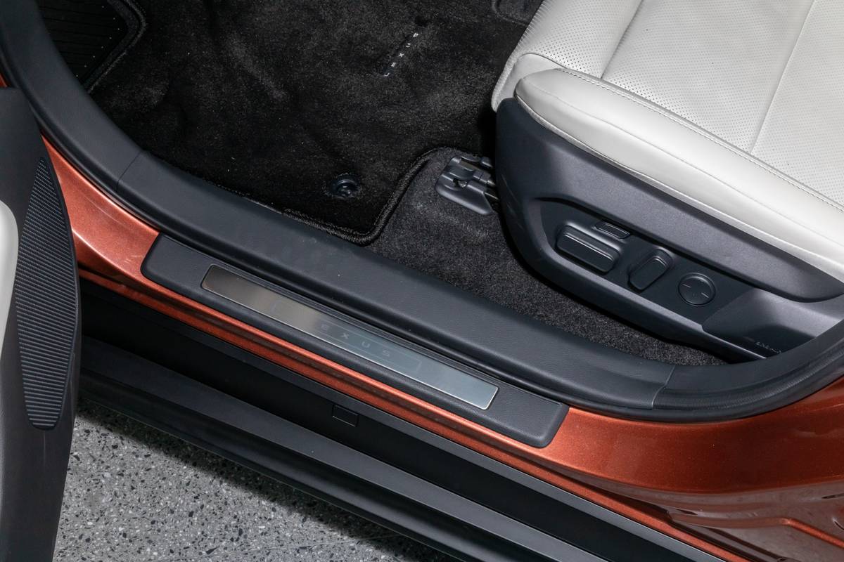 lexus es500e 2026 32 interior door badge jpg