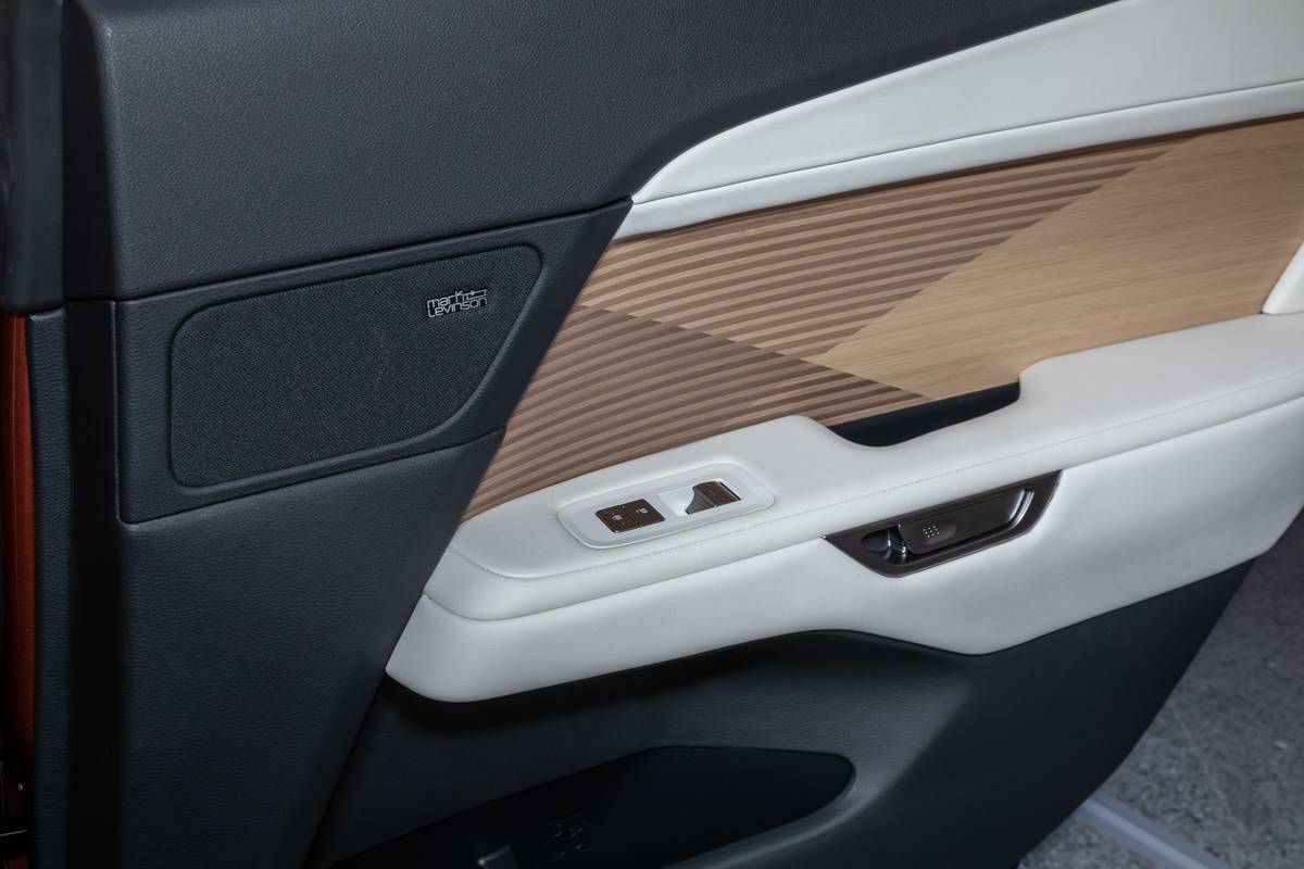 lexus es500e 2026 33 interior backseat door jpg