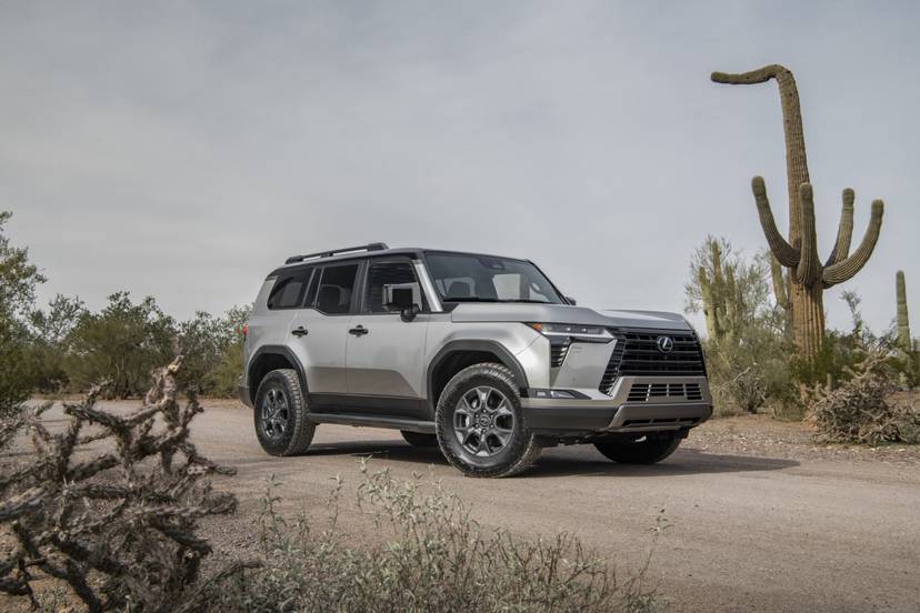 lexus-gx-550-overtrail-2026-exterior-front-angle-oem