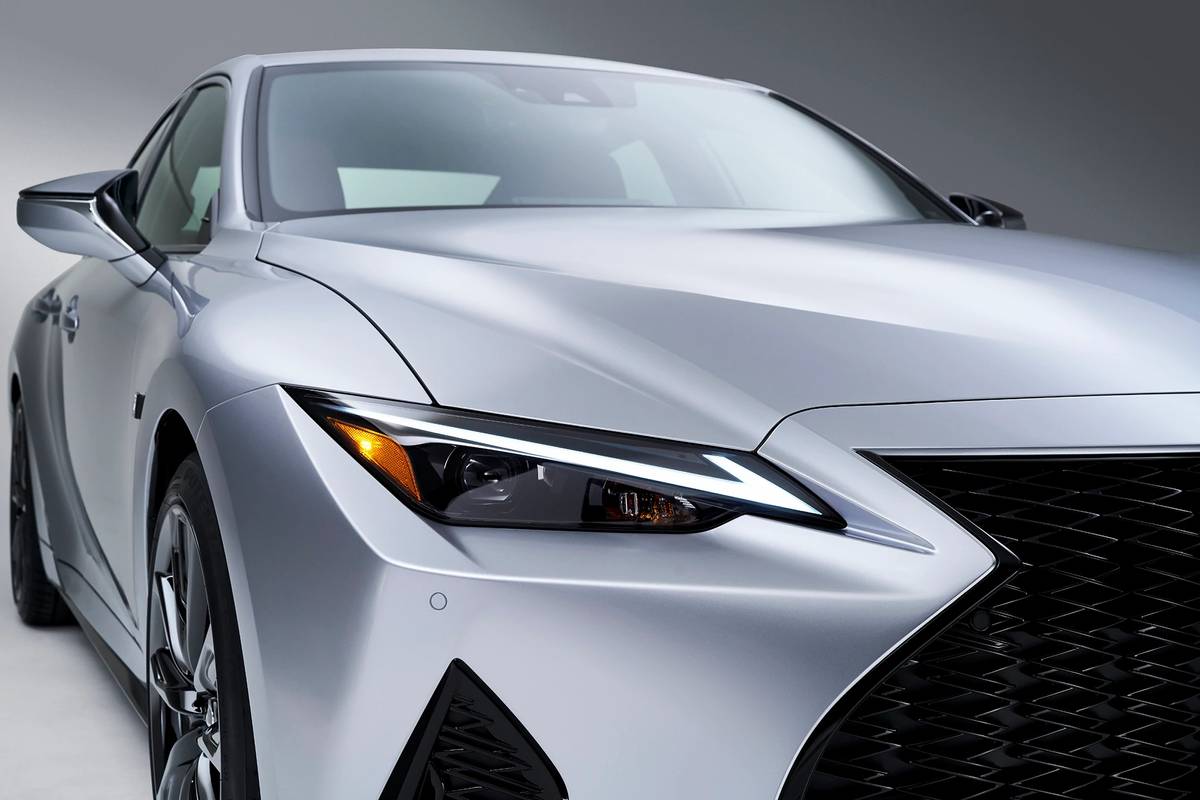 2021 Lexus IS | Manufacturer image