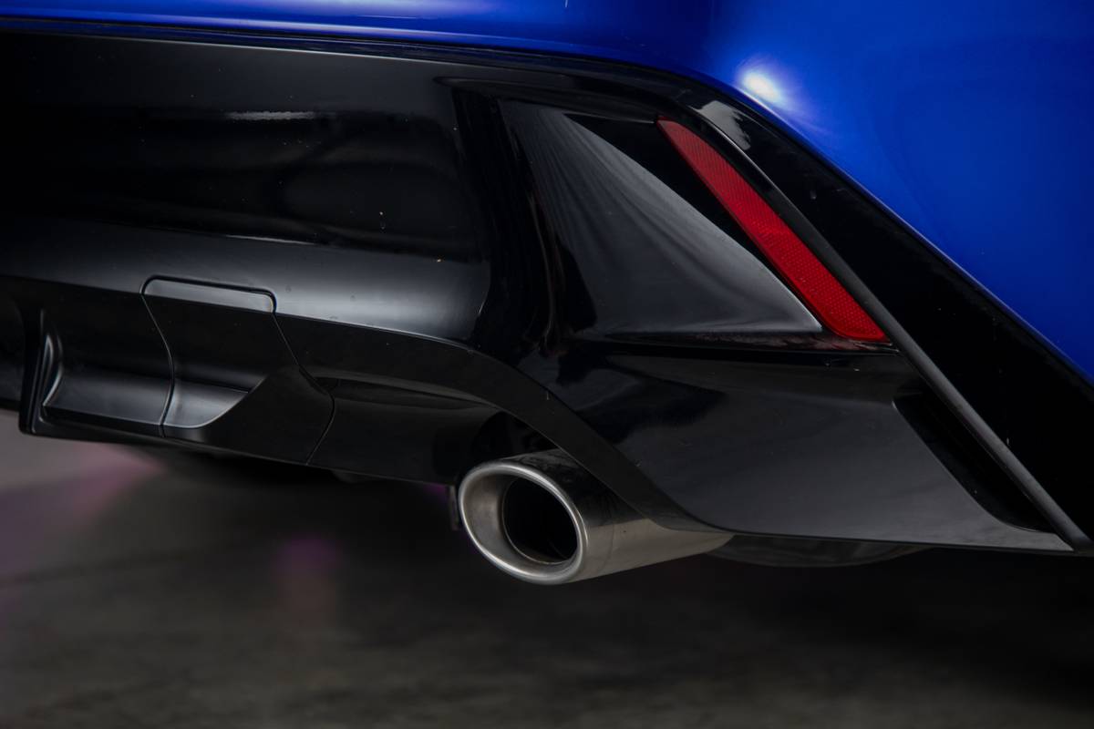 lexus is 350 f sport 2026 16 exterior tailpipe jpg