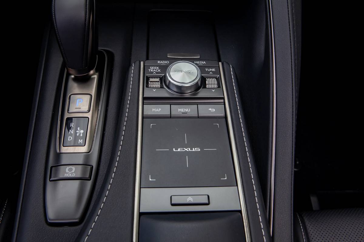 lexus lc 500 convertible 2021 30 front row  gearshift  interior jpg