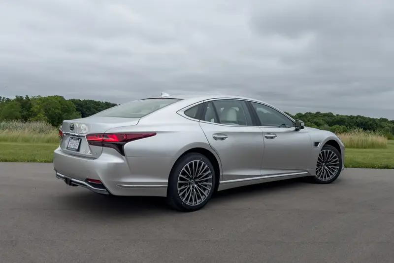 lexus-ls-500h-2024-06-exterior-rear-angle