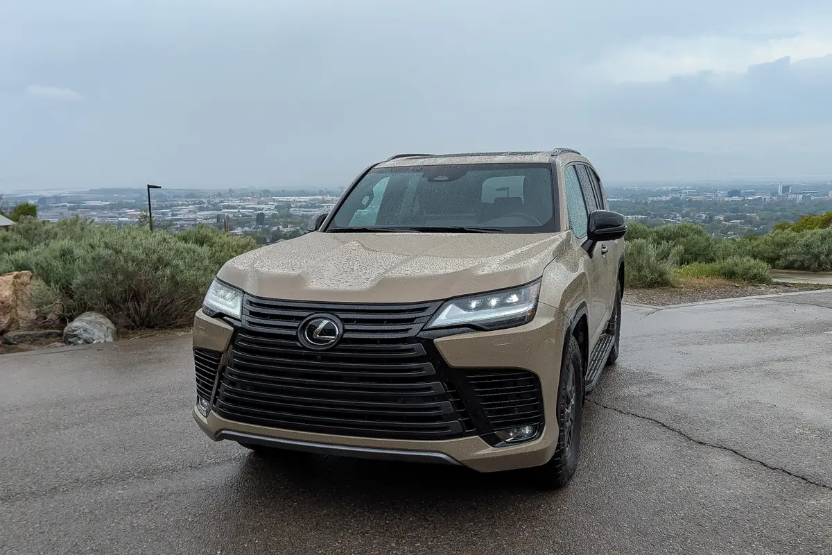 lexus lx 700h overtrail 2025 03 exterior front angle jpg
