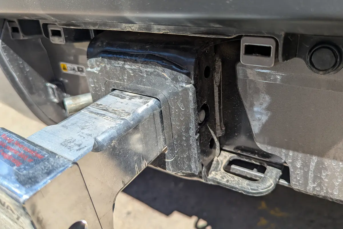 lexus lx 700h overtrail 2025 08 exterior tow hitch jpg