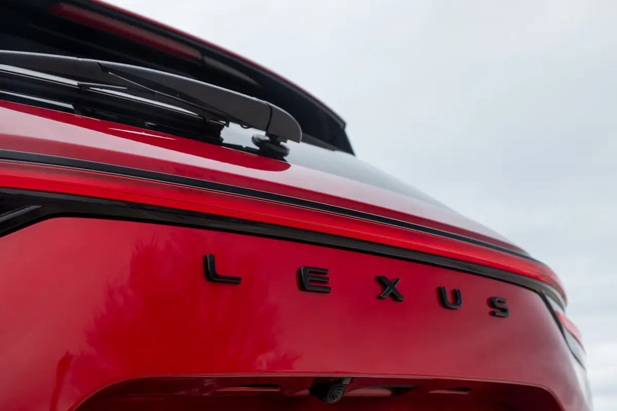 lexus nx 350h f sport 2026 11 exterior rear badge jpg