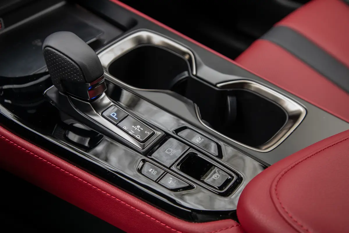 lexus nx 350h f sport 2026 28 interior gearshift jpg