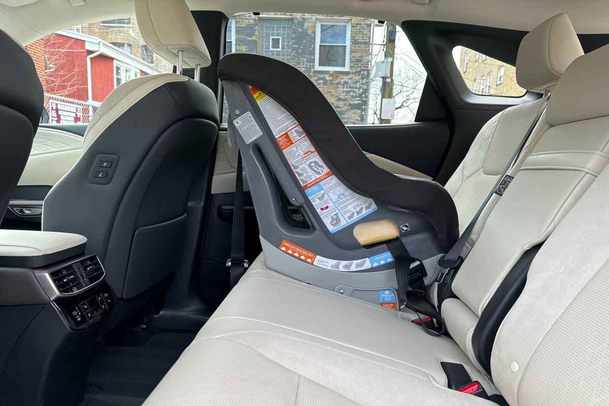 How Do Car Seats Fit in a 2024 Lexus RX 450h Cars